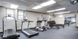 Spacious Studio Across from Meridian Hill Park! Gallery 11