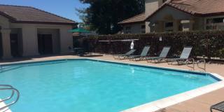 UPGRADED TOWNHOUSE: Modern Comforts & Stylish Living - 2 Car Garage Gallery 5