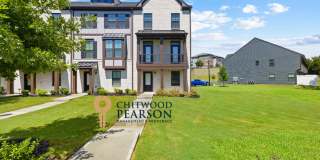 Like New 3BR Townhome Near Downtown Fayetteville Gallery 1