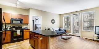 Uptown Lake Apartments Gallery 7
