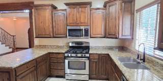 Three Bedroom Town home in Tuscan Hills Gallery 11