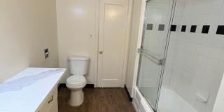 Charming 3 Bedroom, 1 Bath Near Down Town! Gallery 18