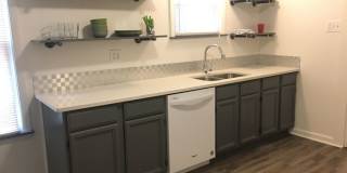 SPACIOUS 4 BEDROOM IN THE HEART OF OAKLAND - AVAILABLE FOR AUGUST Gallery 1