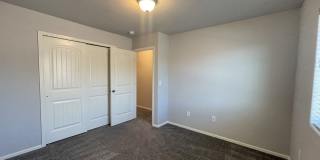 Townhome w/ 2 car garage, A/C-Newer, Low Maintance, & Conviniently Located Gallery 19