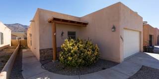 Beautiful Home W/Solar Panels Gallery 1