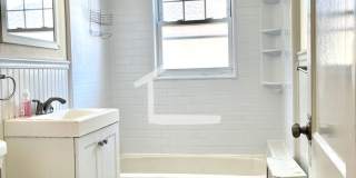 Gigantic 3 bed duplex unit in Oak Square Gallery 21