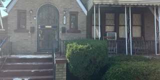 Charming 2BR Duplex in Detroit Gallery 1