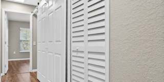 2119 Shadow View Circle Gallery 23