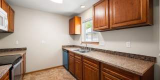 Spacious 3-Bed Duplex in Central Spokane — Washer/Dryer Included Gallery 7