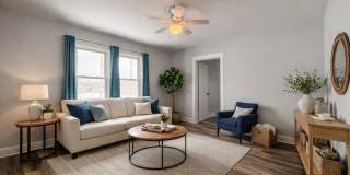 Clean Upper Unit! Move Right In! Gallery 1