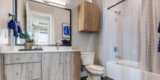 1010 Waugh Apartments Gallery 10