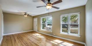 CHARMING MID-CENTURY HOME IN DELLVIEW Gallery 9