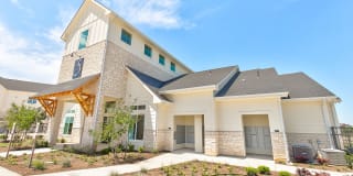 35 West at Champions Circle Apartments Gallery 2