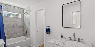 Room in 3 Bedroom Home at Peeples St SW Gallery 18
