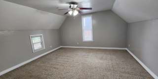 4 bed 2 bath house in Edmond, OK next to UCO campus Gallery 54