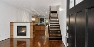2Bd/1.75Ba Bellevue Townhome Gallery 4