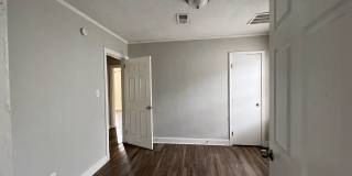 3/1 with a nice yard Gallery 4