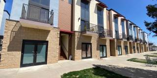 2 Bed, 2.5 Bath Townhouse with 330+ Sq Ft of Commercial/Studio Space 2 Bed, 2.5 Bath Townhouse with 330+ Sq Ft of Commercial/Studio Space Gallery 1
