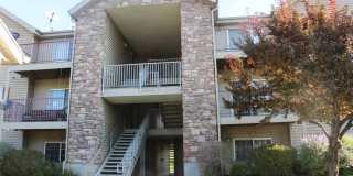Top Level Westbury Condo for Rent! Gallery 1
