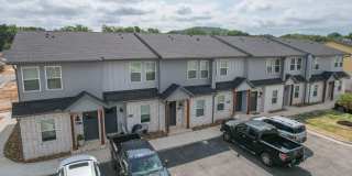 2 bedroom 2.5 bath home located in Fayetteville, AR Gallery 1