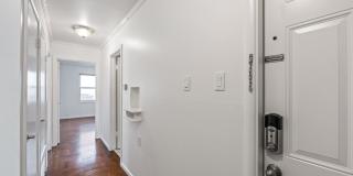 Stunning, Pet Friendly Edwardian 2BR Remodel in Prime location Gallery 20