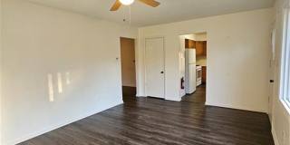 2bd/1bth Duplex in Kent with detached garage Gallery 3