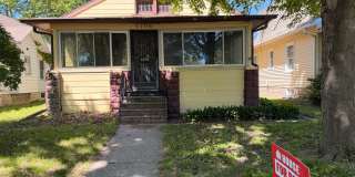 Spacious 2-Bedroom with 2 Car Garage in Rock Island! Gallery 1