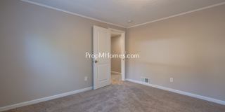Updated Three Bedroom Home in Milwaukie - Large Fenced Yard! DEPOSIT SPECIAL Gallery 12
