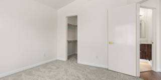 Newly renovated 2-bedroom UTC townhome in the coveted Andria of Renaissance at La Jolla community! Small pet ok! Gallery 28