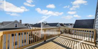 HIge 5 bed steps from Tufts Gallery 36
