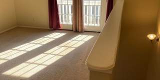 Darling 1 Bed, 1.5 Bath Townhouse with small Fenced Yard! Gallery 16