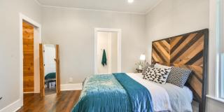 Beautifully remodeled 3 Bedroom Bungalow in Old Town Gallery 19