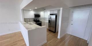 5600 Collins Avenue Gallery 11