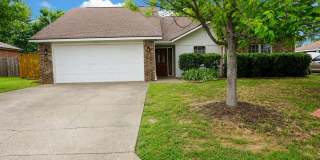 3 Bedroom / 2 Bath home in Bentonville - Walk to Bentonville High School! 3 Bedroom / 2 Bath home in Bentonville - Walk to Bentonville High School! Gallery 1
