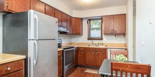 Room in 3 Bedroom Home at Sandy Creek Dr Gallery 4