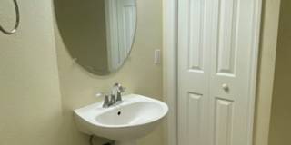 Beautiful 3 Bedroom 2.5 Bath Townhome in Lakeside Village!! Gallery 24