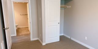 Spacious 3 & 4 Bedroom Apartments Near WWU + Downtown Gallery 70