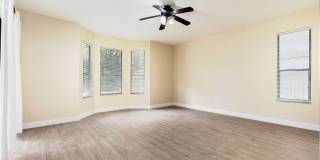 5/4 HEATHROW POOL HOME! Gallery 15