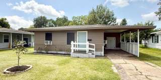 Adorable 2/1 Cottage near Downtown Lake Jackson!, Gallery 1