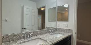 Spacious 5-Bedroom Riverview Home Gallery 33