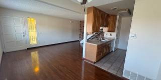 Updated 2 Bed / 1 Bath Condo in Lakeside Gallery 4