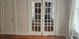 Uptown 1 Bedroom, 1 Bath, Swimming Pool, 1 block from St. Charles Gallery 5
