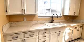 Single Family. 3-bed Home - Desireable Neighborhood! Gallery 18