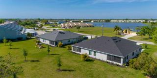 NEW VILLA HOME on the Golf Course Gallery 22