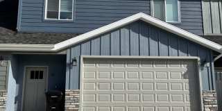 Amazing 3 bed, 2.5 bath with 2 car garage townhome! Gallery 1