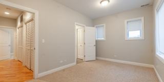 Beautiful Three Bed, 2.5 Bath Townhome in Mont Clare! Gallery 7