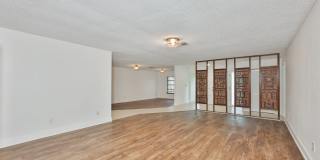 3 Beds 2 Baths Home with Jacuzzi & 2-Car Garage in Clearwater! Gallery 7