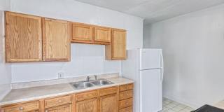 Spacious 3 Bedroom, 1.5 Bathroom with large Porch and Backyard Gallery 10