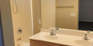 Charming 2 Bedroom Home with Den in Prime Location! Gallery 10