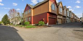 3 bed/2.5 bath Townhome + 2 Car Garage + Washer/Dryer + Fenced Front Patio Gallery 3